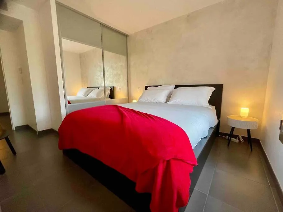 Superbe Appartement, Piscine, Vue Mer Et Montagnes Antibes 0*,  France