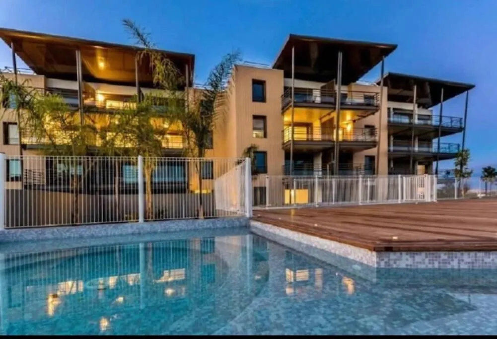 Superbe Appartement, Piscine, Vue Mer Et Montagnes Antibes 0*,  France