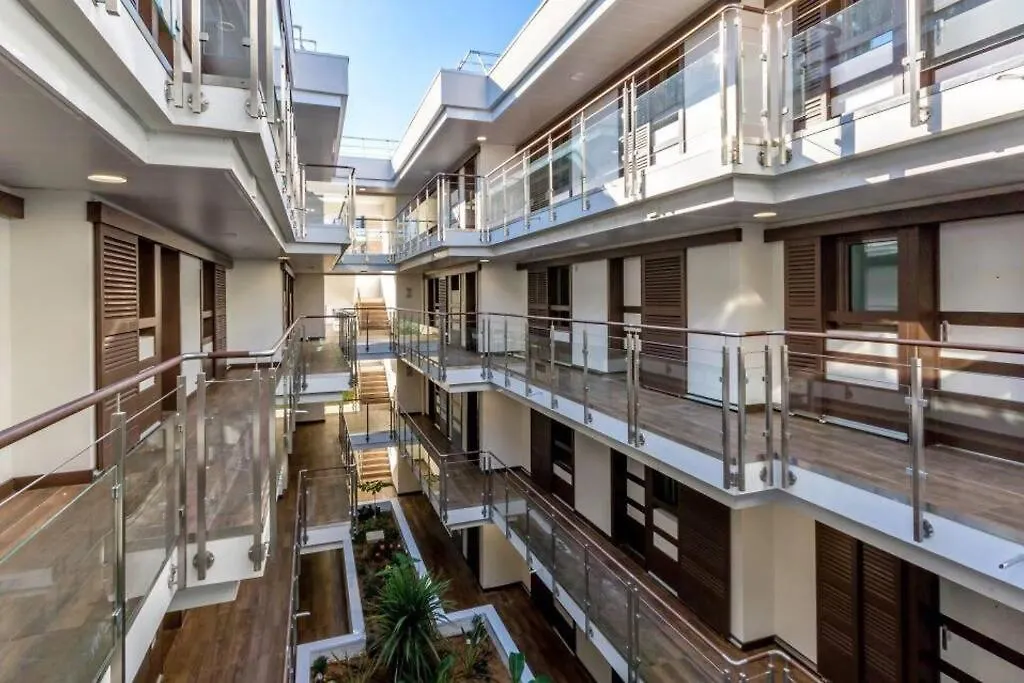 Superbe Appartement, Piscine, Vue Mer Et Montagnes Antibes Apartment